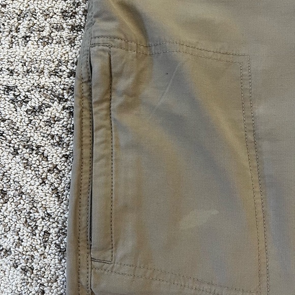 Eddie Bauer Men’s Khaki Shorts - Picture 5 of 7
